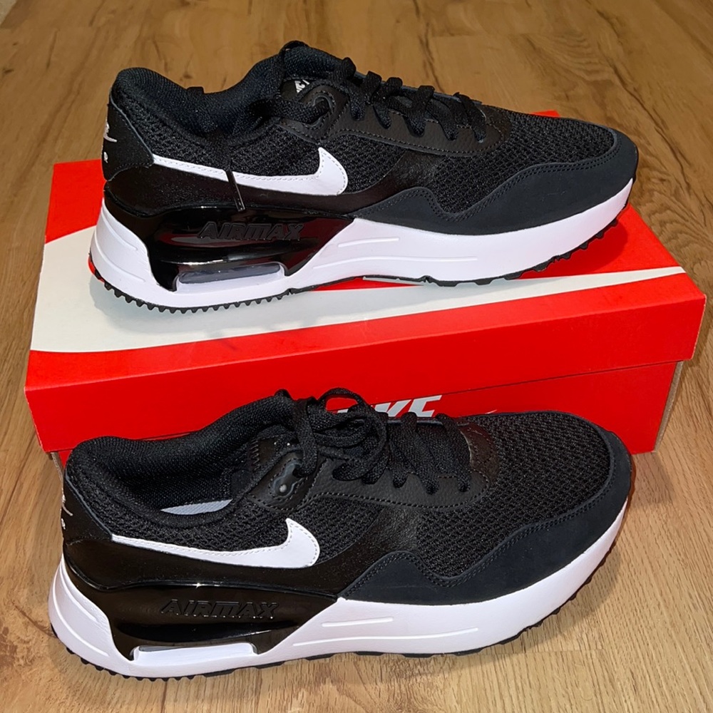 Nike mens Air Max SYSTM Sneakers size 10-10.5 Black/white/wolf grey New with box